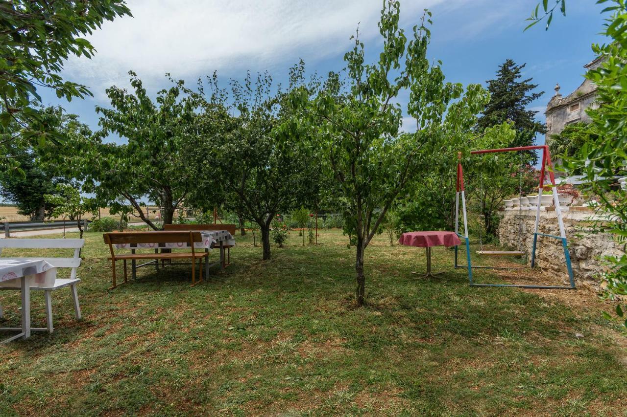 Apartments Mijat Новиград Екстериор снимка