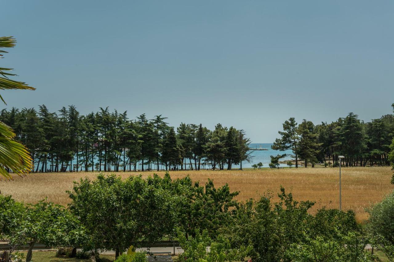 Apartments Mijat Новиград Екстериор снимка