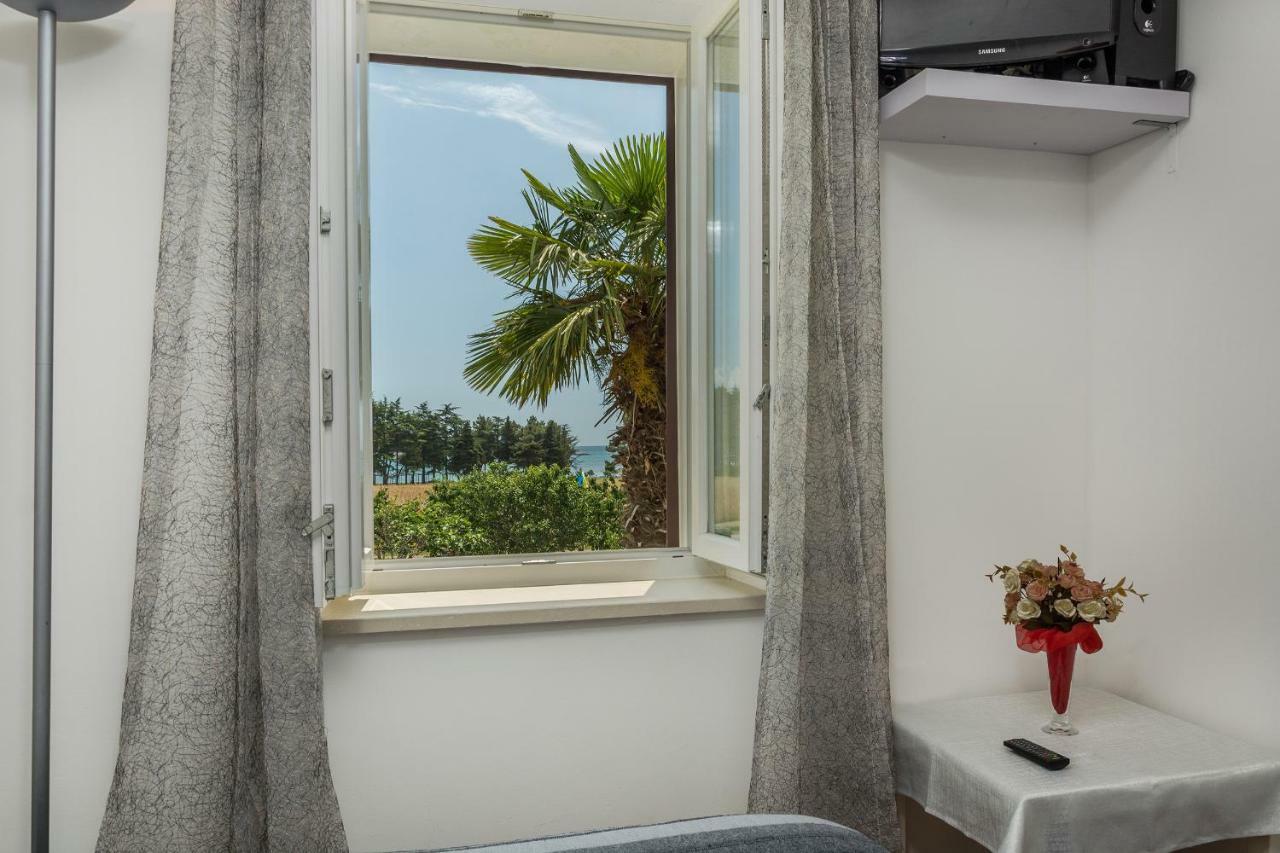 Apartments Mijat Новиград Екстериор снимка