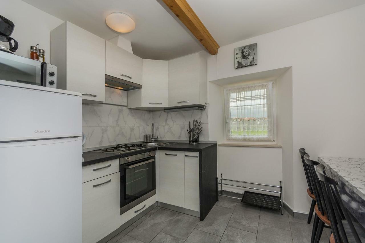 Apartments Mijat Новиград Екстериор снимка