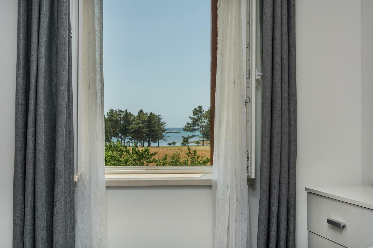 Apartments Mijat Новиград Екстериор снимка