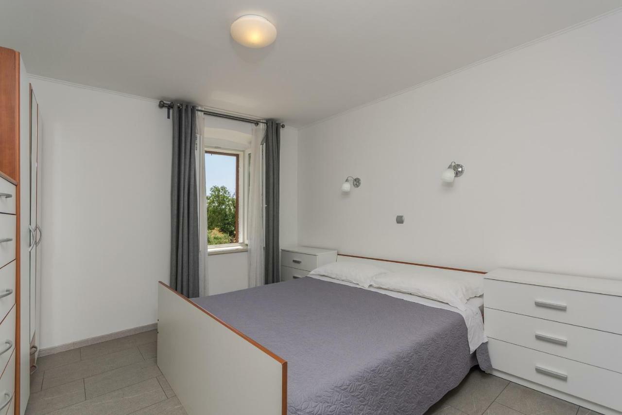 Apartments Mijat Новиград Екстериор снимка