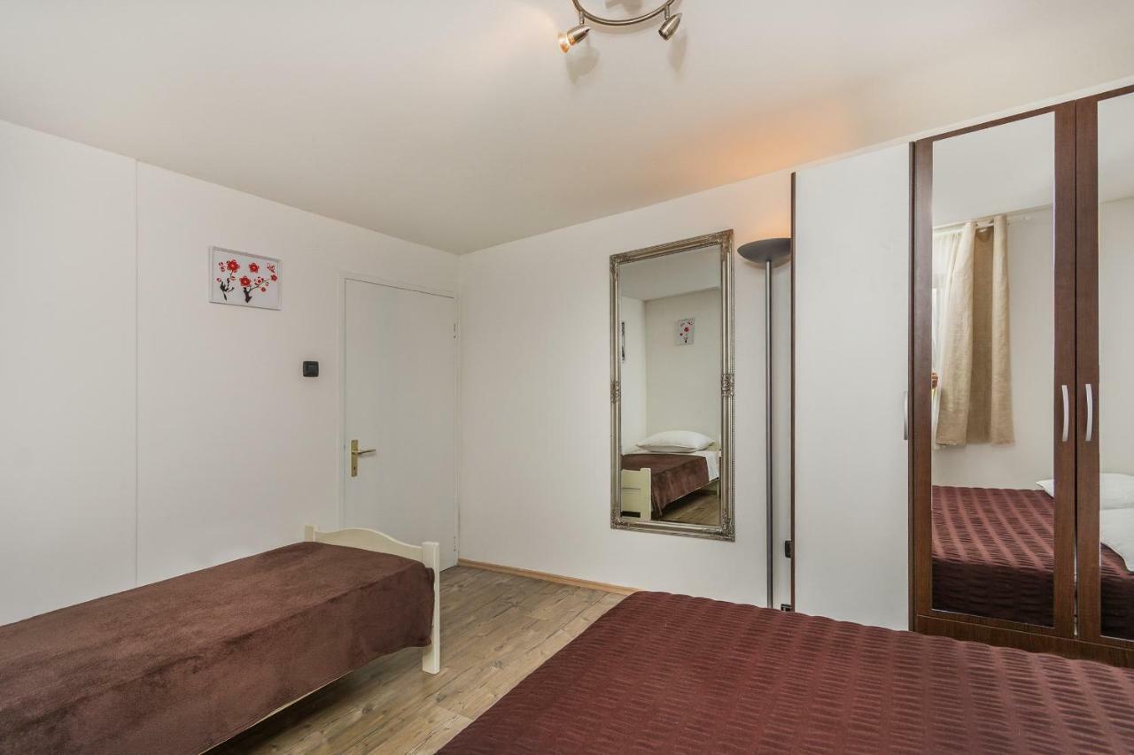 Apartments Mijat Новиград Екстериор снимка