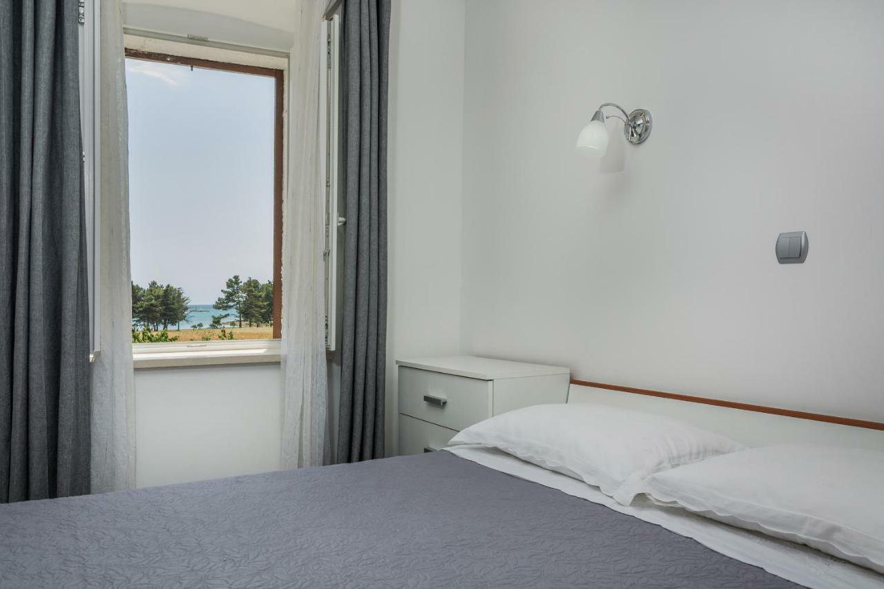 Apartments Mijat Новиград Екстериор снимка