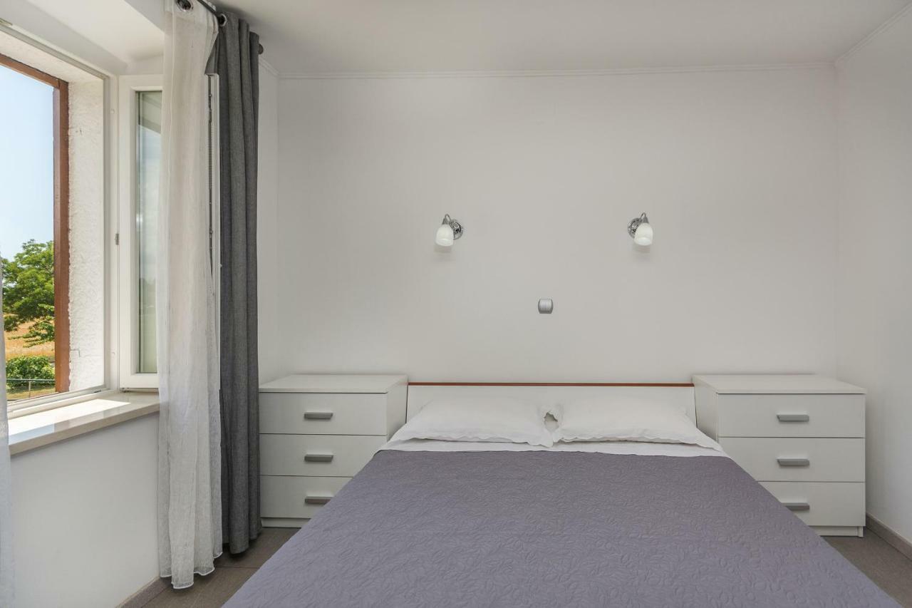 Apartments Mijat Новиград Екстериор снимка